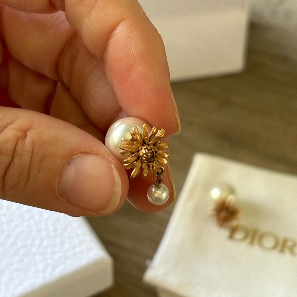 DIOR | TRIBALES pearl and rose gold earrings - Picture 9 of 10